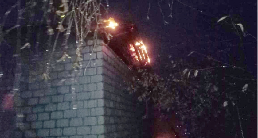В Селивановском районе загорелся двухквартирный дом
