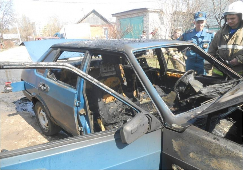 Во Владимирской области в сгоревшем автомобиле обнаружили два тела