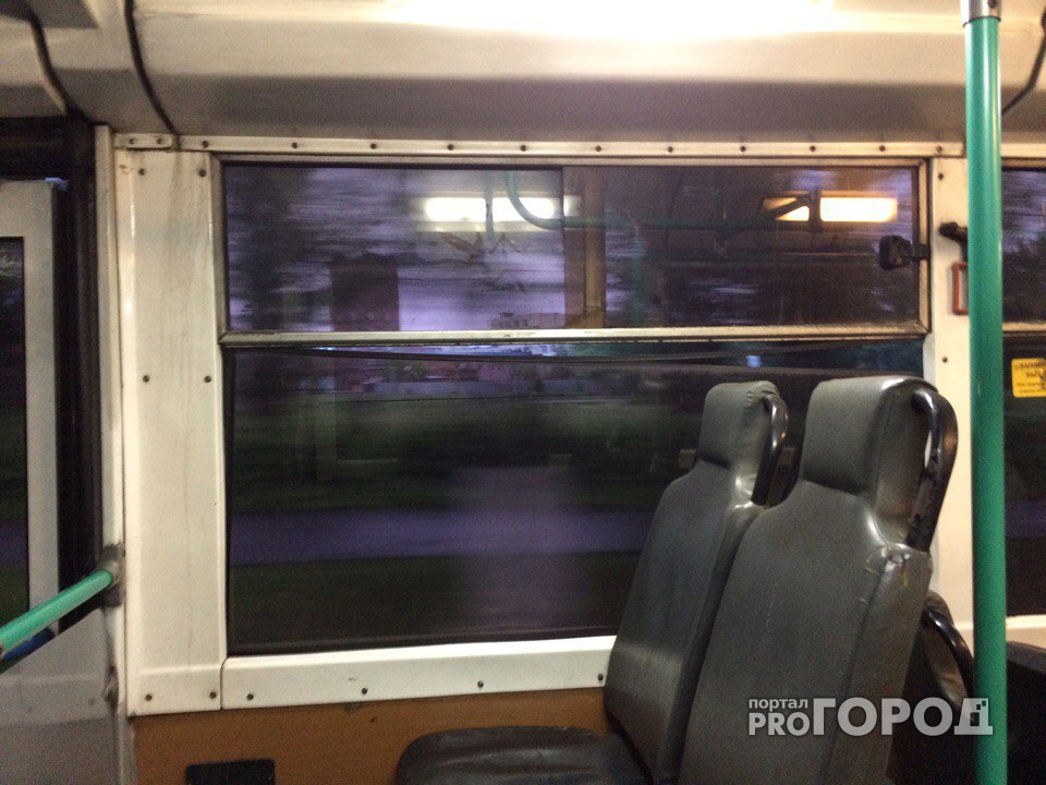 Во владимирском троллейбусе № 10 на ходу чуть не выпало стекло