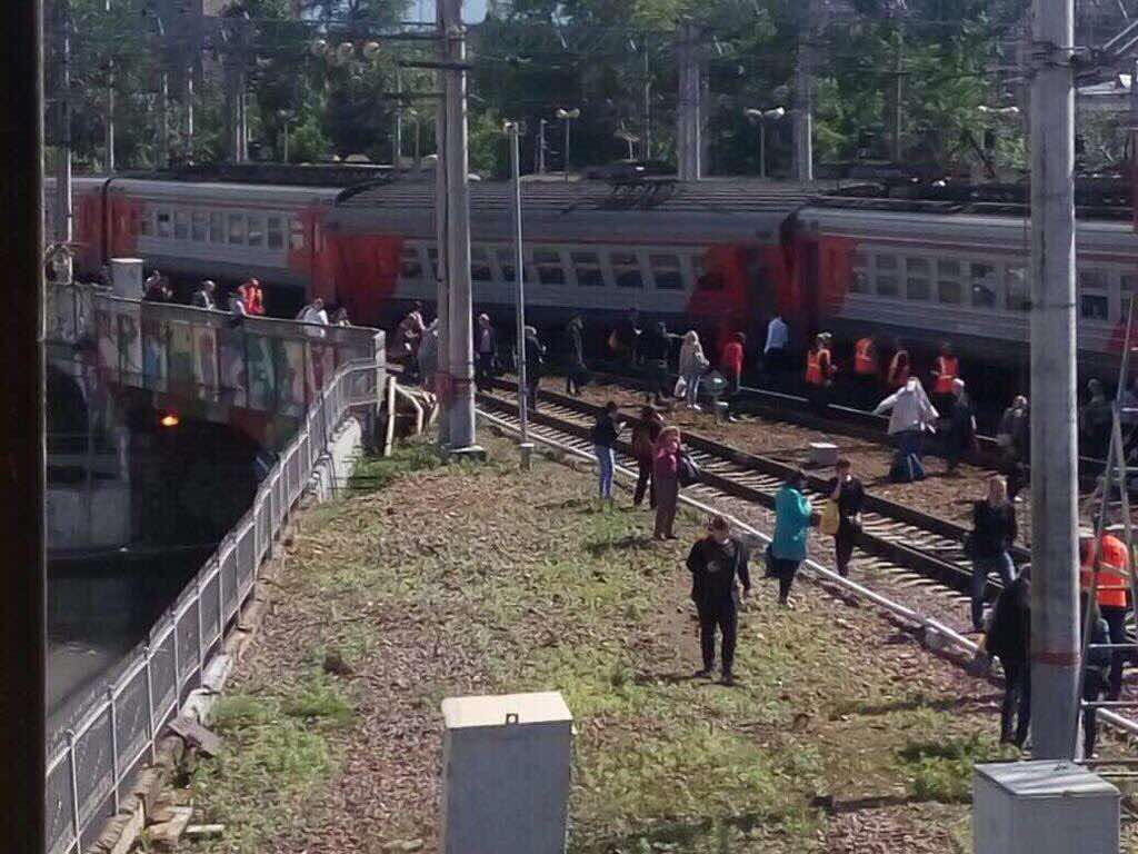 В Москве столкнулись электричка и поезд, следовавший из Владимира