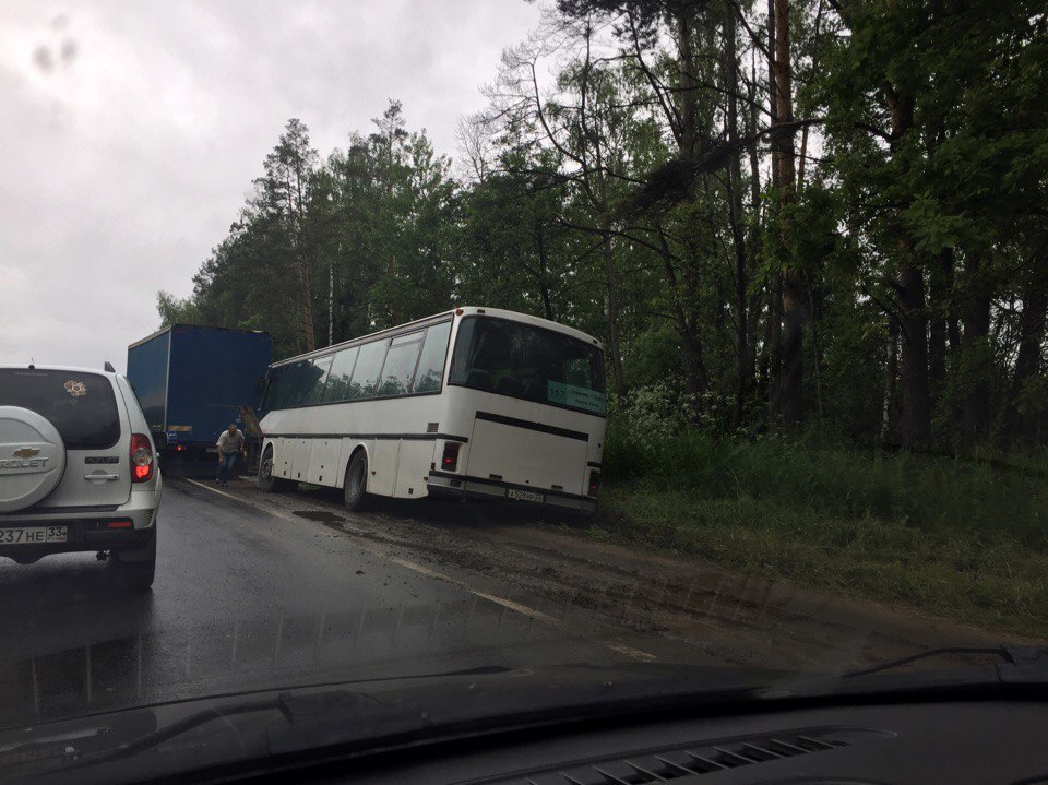 Рейсовый автобус чуть не перевернулся под Владимиром