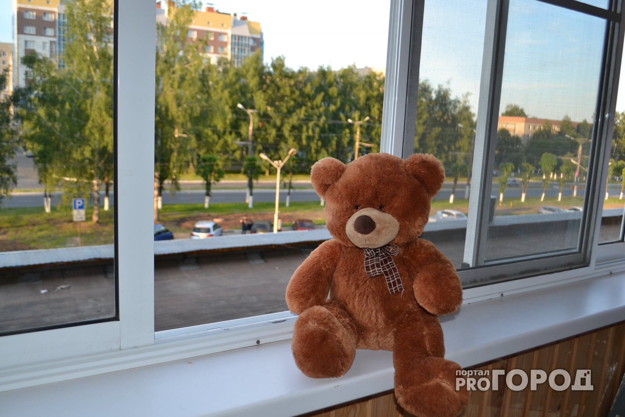 Новости России: годовалая девочка выпала из окна 4 этажа