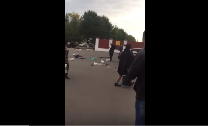 В Муроме пьяный мужчина устроил истерику на глазах у десятков очевидцев (видео)