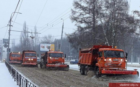 Во Владимире более 50 единиц спецтехники выехали на борьбу с последствиями снегопада