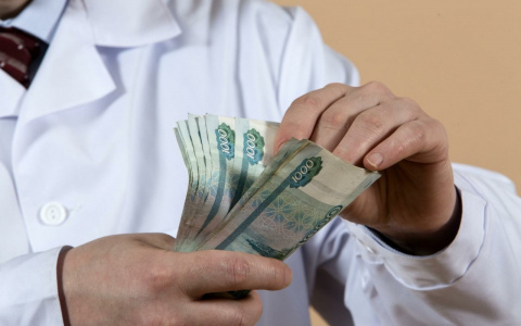 Власти утверждают, что все владимирские медики получили положенные выплаты