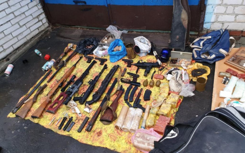 Участников банды "восьмерочные" осудят за найденный в Гусь-Хрустальном склад с оружием и боеприпасами