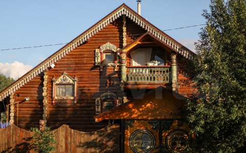 Сказочный терем под Суздалем вошёл в список необычных домов для отдыха в России
