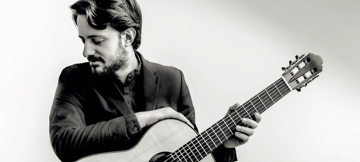 Давиде Джованни Томази (Италия) с программой «Многоликая гитара»