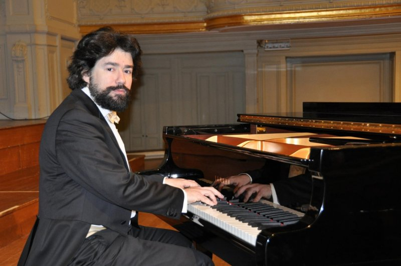 Николя Челоро 