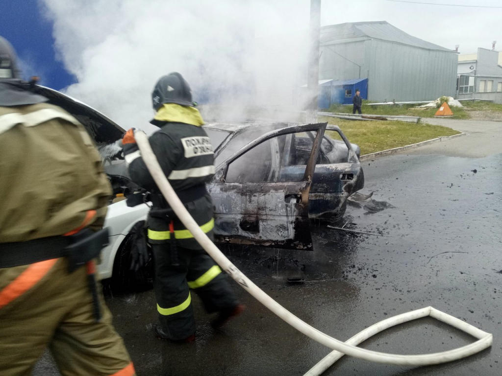 Новости утильсбора россия. Пожарные прогород. В Солнечногорске сгорела машина. Автомобиль загорелся на ходу.