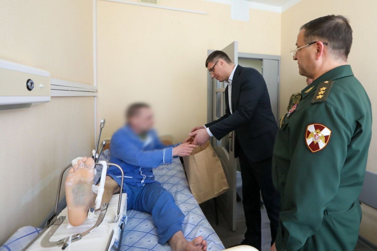Потерянные в госпитале. Раненые российские солдаты в госпитале. Российские военные в госпитале.