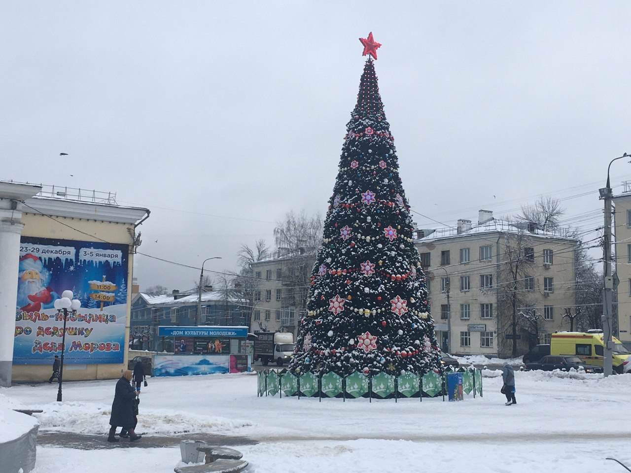 Новые и обновлённые: главные ёлки Владимира в фоторепортаже 