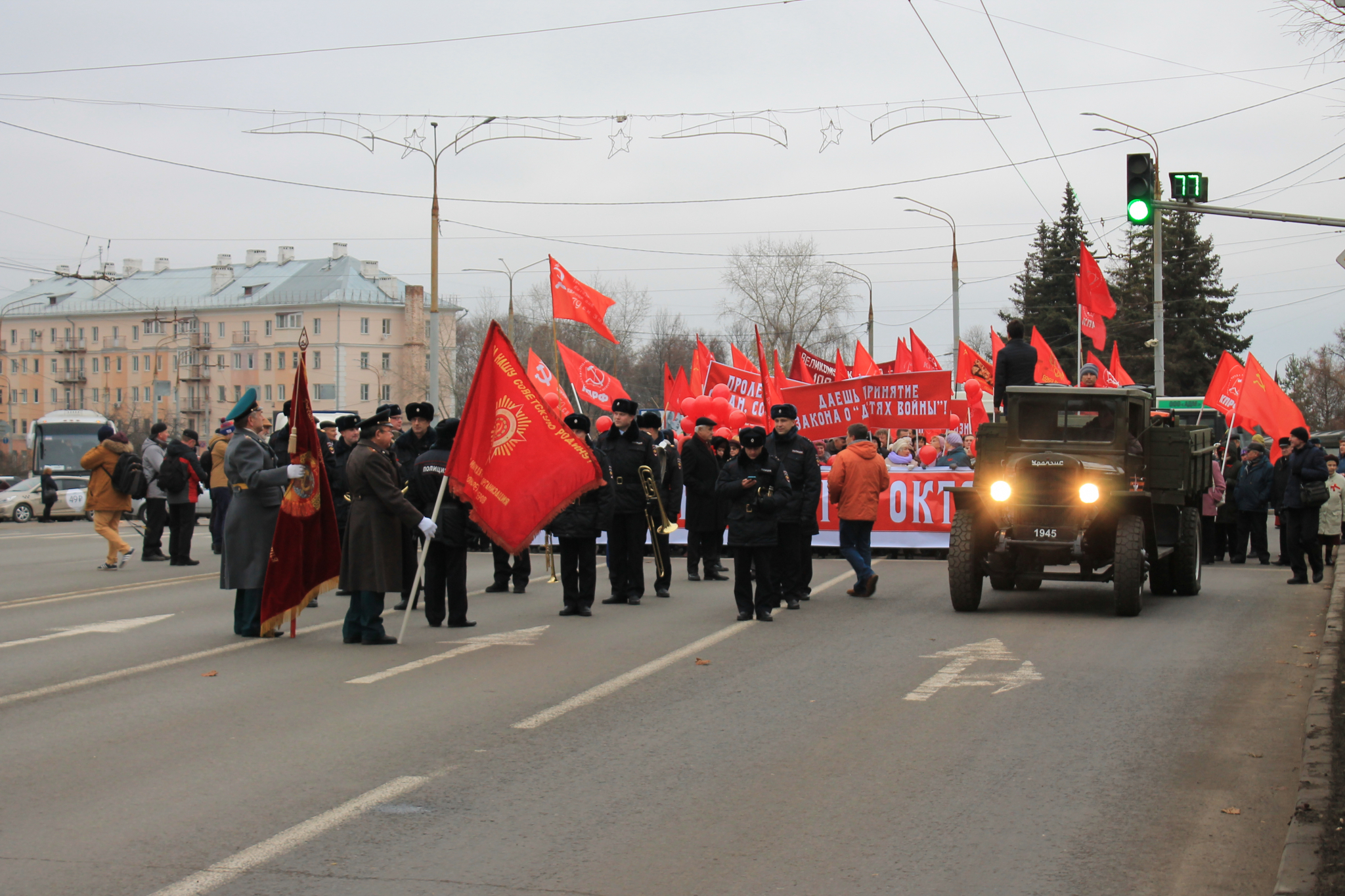 Владимирские коммунисты отметили 100-летие Октябрьской революции 