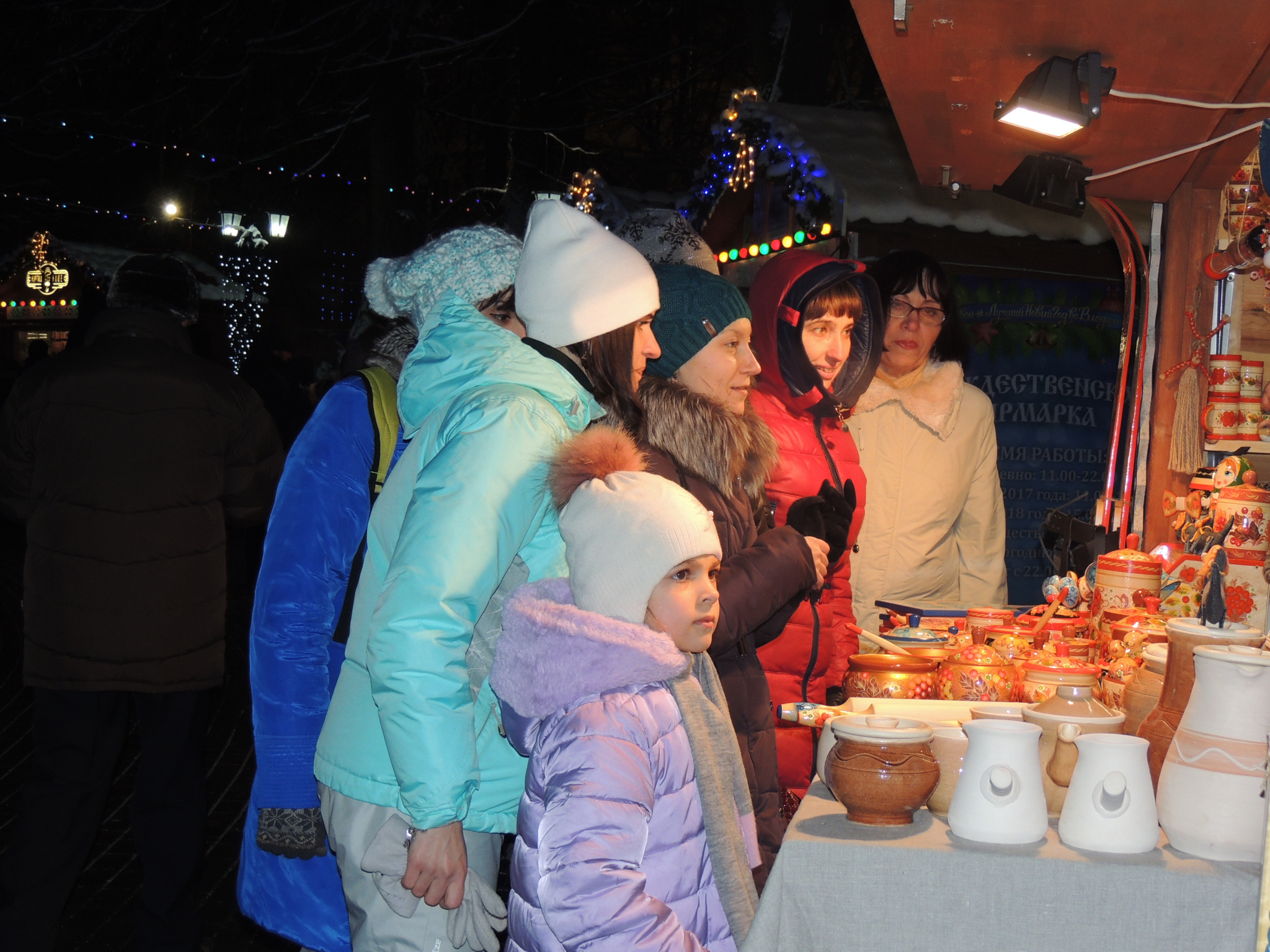 Открытие Рождественской ярмарки в центре города: что покупали владимирцы