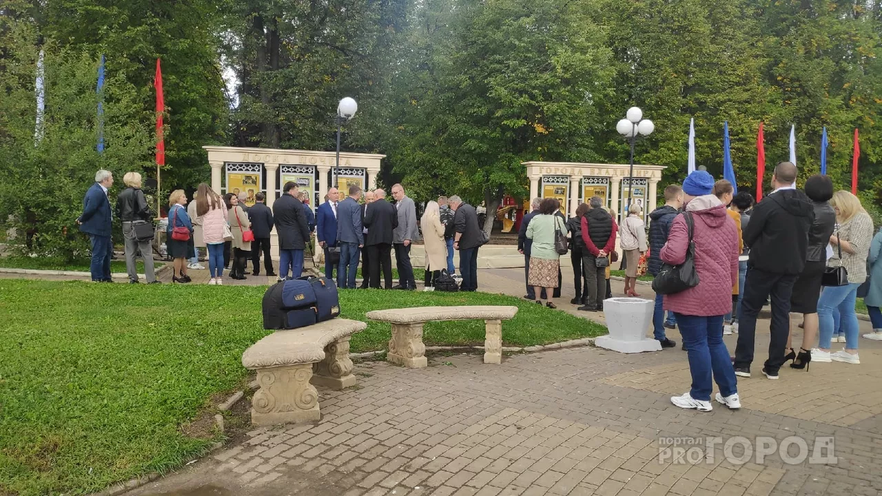 Фото к статье: Кто из владимирцев попал на доску почета?