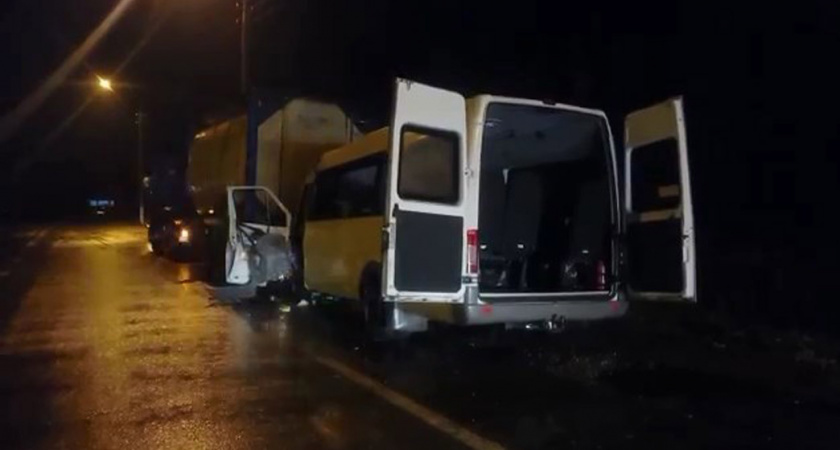 Смертельная авария под Владимиром: пассажирский автобус столкнулся с большегрузом