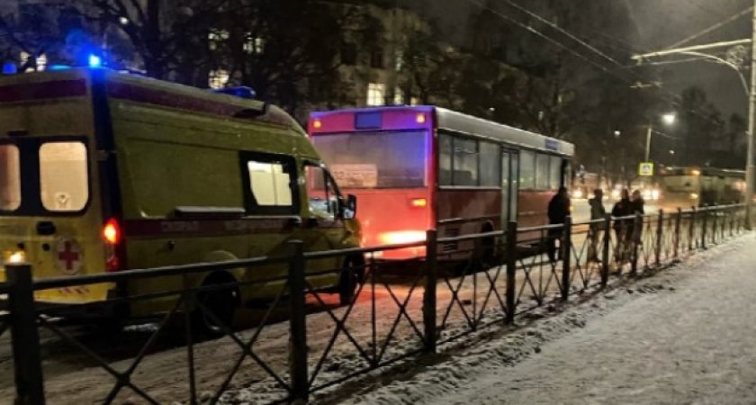 32 автобус наехал на молодую женщину на улице Мира
