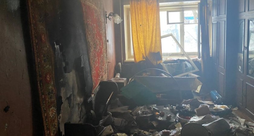 Из-за сильного пожара в квартире пострадала женщина