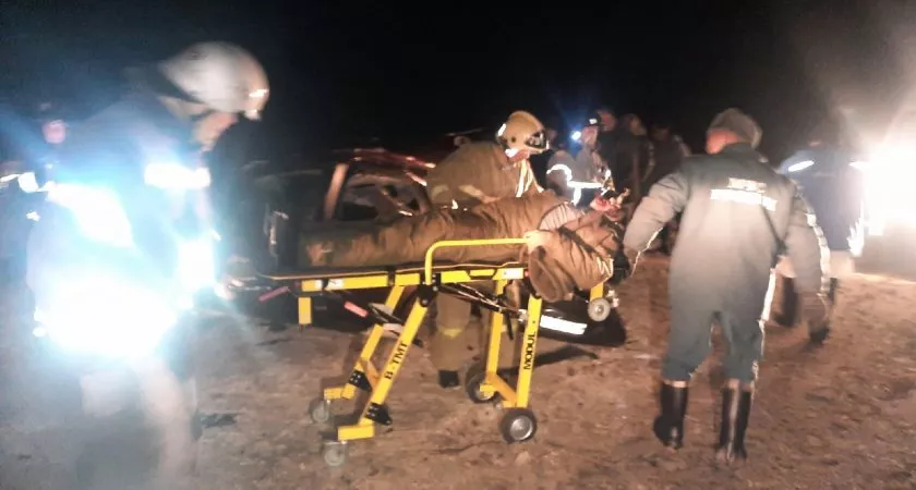 Фото к статье: Водитель чудом выжил в разорвавшемся пополам автомобиле