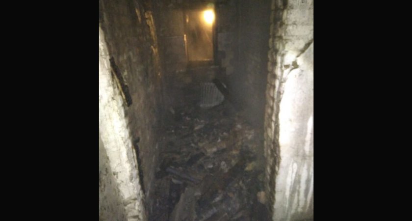 Выгорели подвалы в жилой пятиэтажке