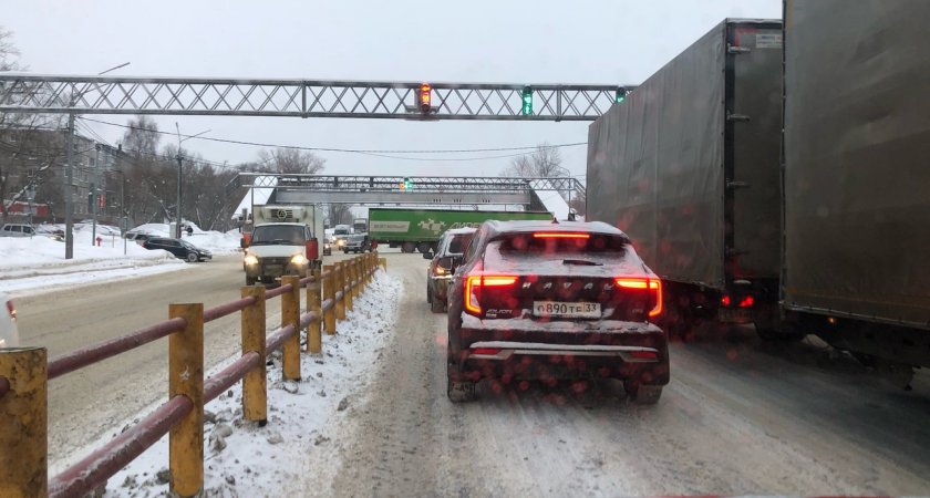 Авария возле РТС: во Владимире фура перегородила дорогу