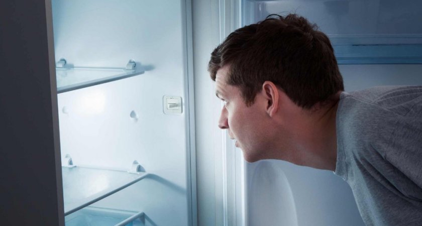 "Голодные воры": в Александрове два парня похищали еду из холодильников