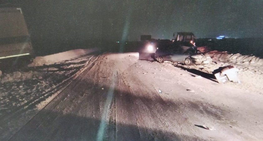 Тройное ДТП под Муромом: столкнулись легковушка, КамАЗ и трактор