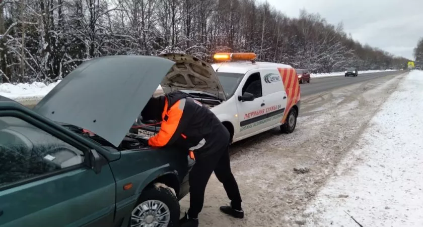 Фото к статье: Помощь прибудет вовремя: за январь дорожники оказали помощь 12 водителям на трассе М-7