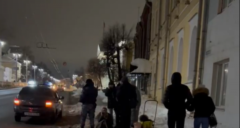В центре Владимира на тротуаре сбили женщину с ребёнком