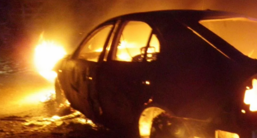 Ковровчанин устроил потасовку в кафе и поджёг автомобиль