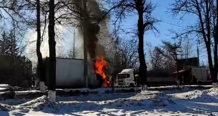 Сегодня днём во Владимире сгорела "ГАЗель"