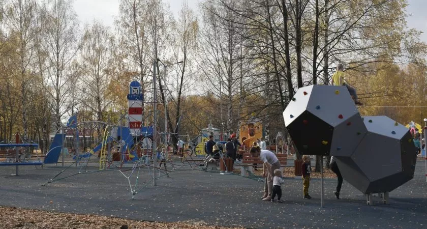 Фото к статье: В Добросельском парке сделают дорожки, освещение и памп-трек