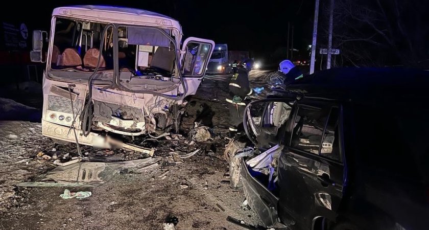 Смертельное столкновение с пассажирским автобусом унесло жизни двух человек