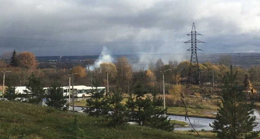 Жители Владимира несколько дней дышат гарью из-за горения на незаконной свалке