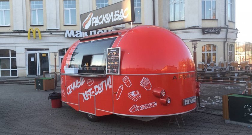 Во Владимире "Макдоналдс" импортозаместили вагончиком с хот-догами
