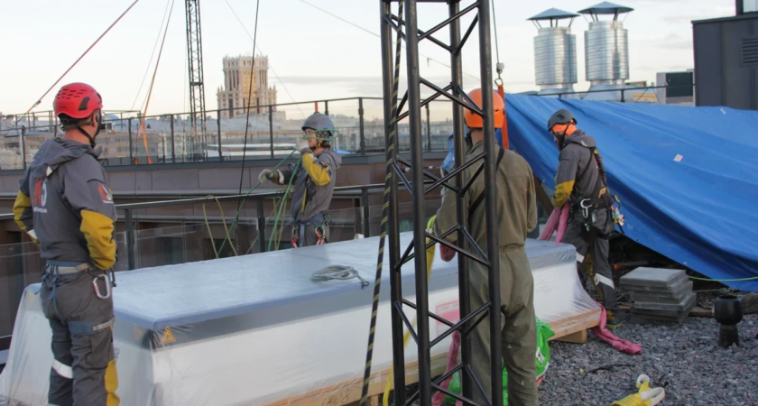 Преимущества поднятия груза на высоту промышленными альпинистами