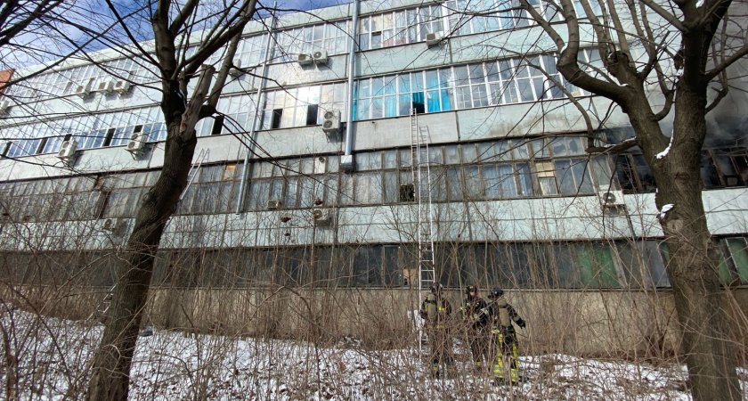 Пожарные спасли более 50 человек из научного центра во Владимире