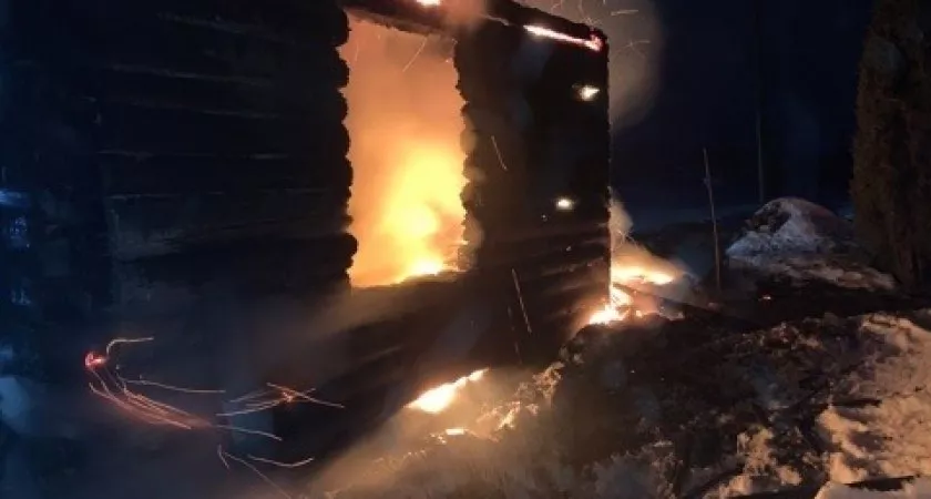Фото к статье: 7 пожарных тушили дом в Кольчугинском районе