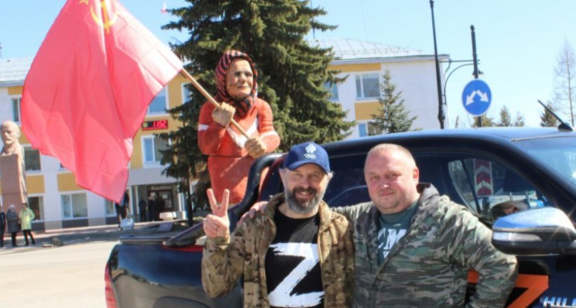 Гороховецкий Гайдар сделал бабушку со Знаменем Победы символом автопробега