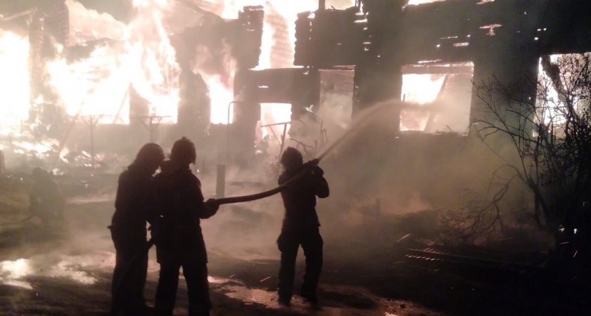 Крупный пожар уничтожил жилой дом в Петушинском районе