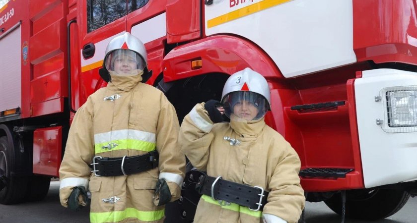 Администрация области поздравила пожарников с профессиональным праздником