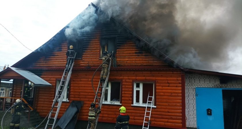 На крупном пожаре во Владимирской области пострадали мужчина и ребёнок