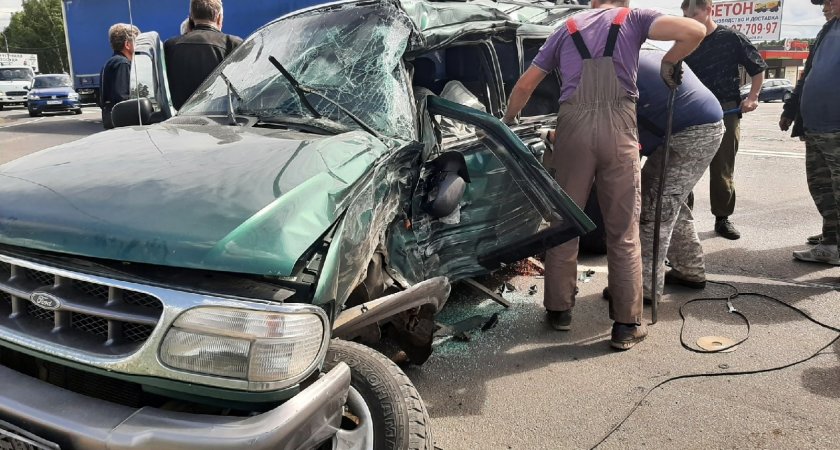 В Киржачском районе в жуткой аварии погиб водитель внедорожника