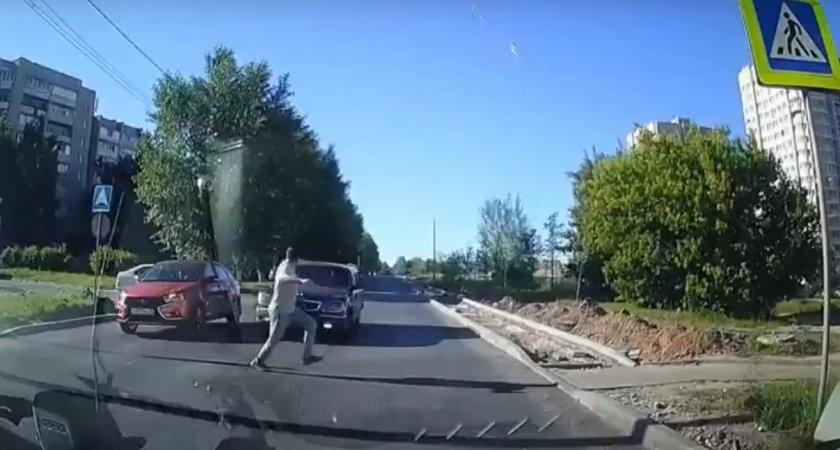 Во Владимире водитель "Волги" едва не сбил пешехода