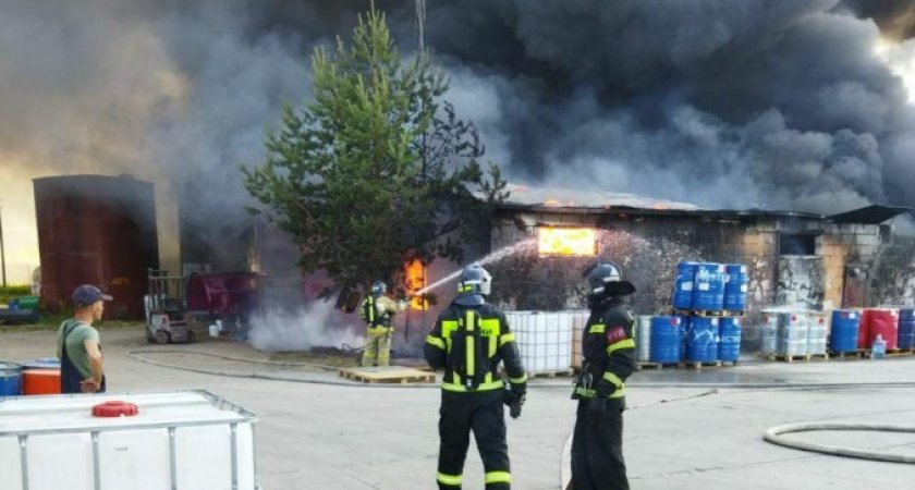 В Петушинском районе сгорел лакокрасочный цех