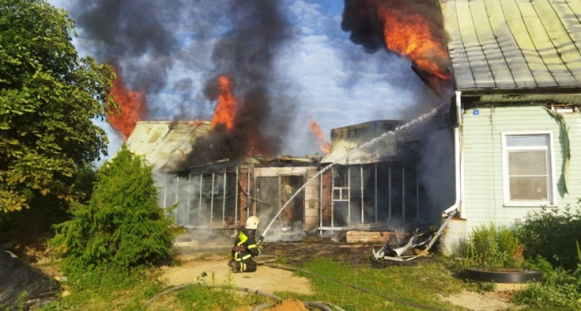 16 пожарных тушили жилой дом в Суздальском районе