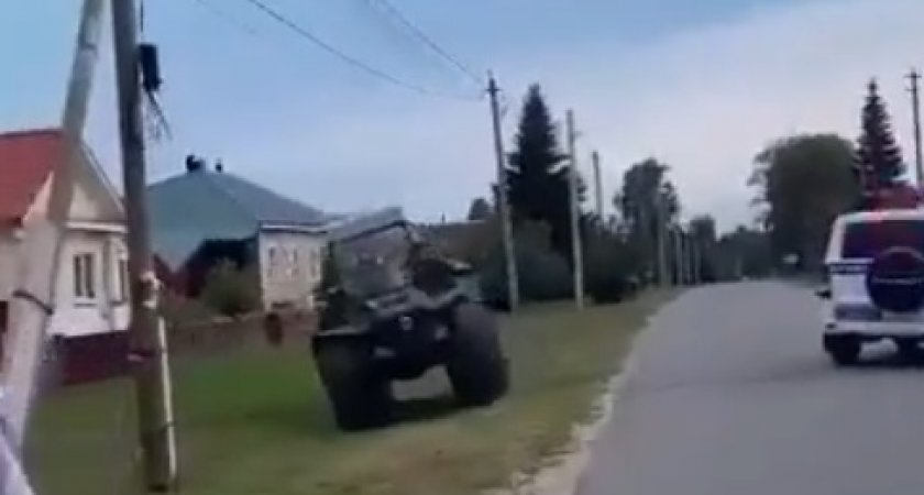 Полицейские гнались за подростками на болотоходе, один ребенок выпал на землю