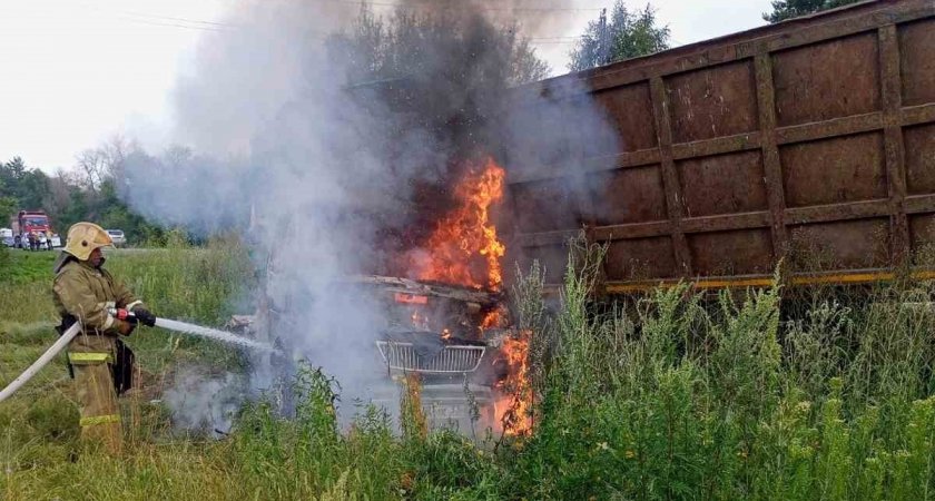 В результате аварии в Муромском районе сгорел автомобиль