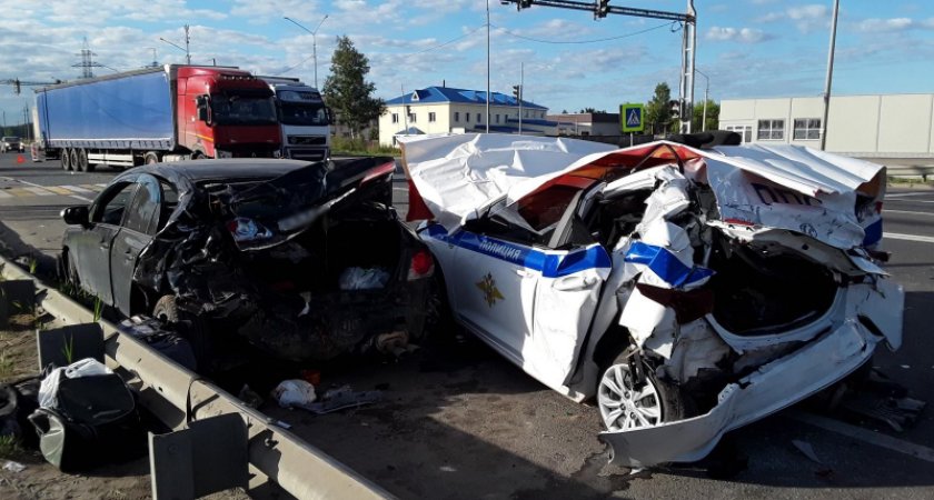 В Вязниковском районе водитель врезался в автомобиль ДПС