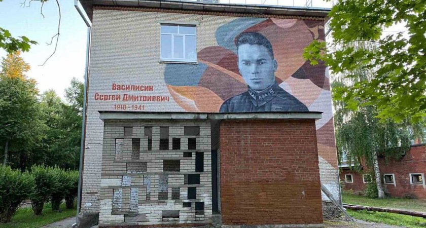 Граффити с изображением героя СССР Дмитрия Василисина появилось на торце школы №31